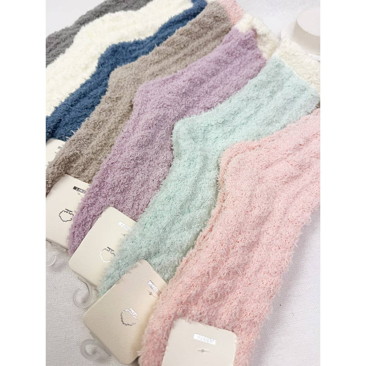 **DOORBUSTER**Cable Knit Pattern Two Tone Cozy Socks