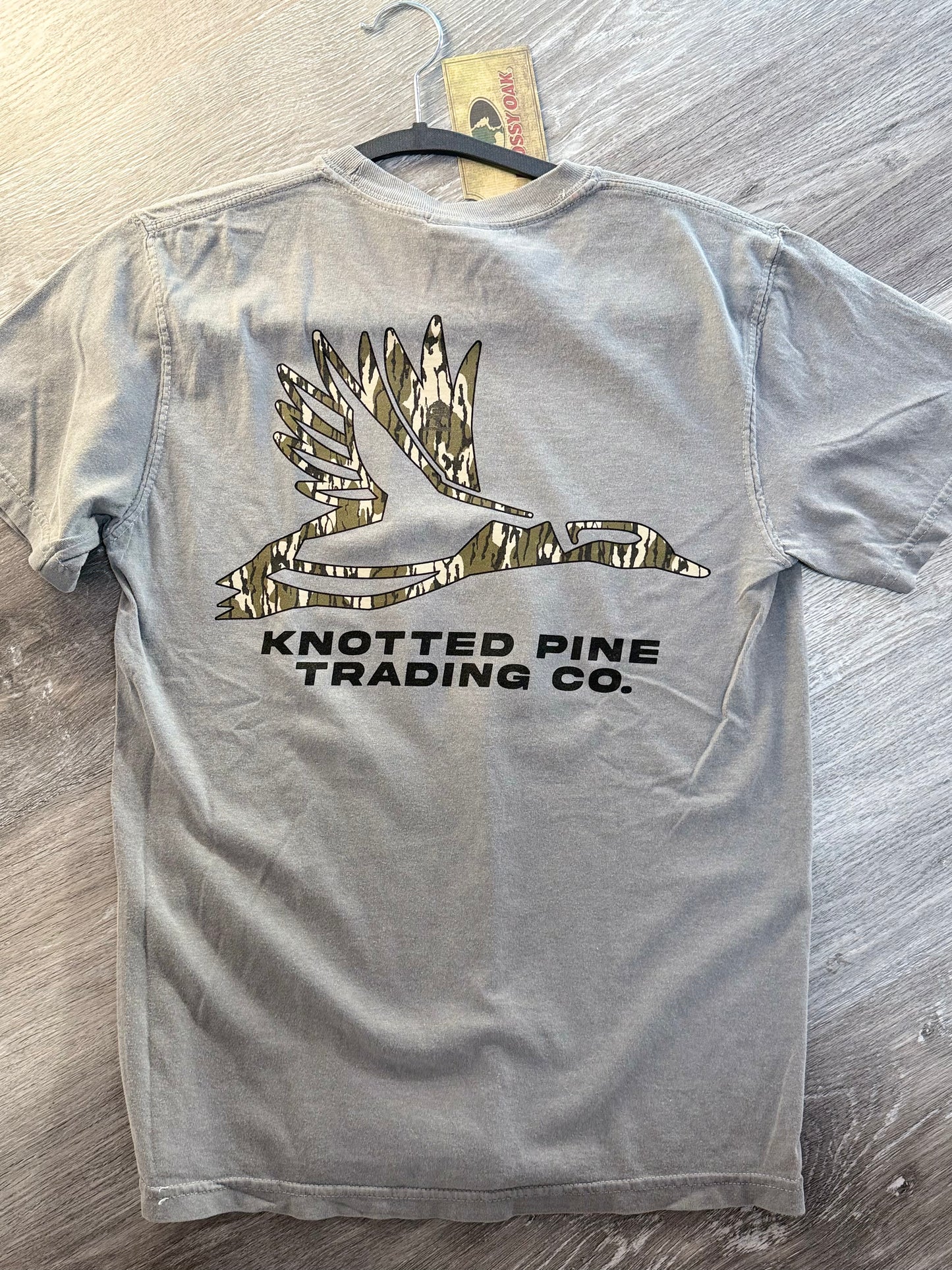 Men’s Knotted Pine Mossy Oak Duck T-Shirt