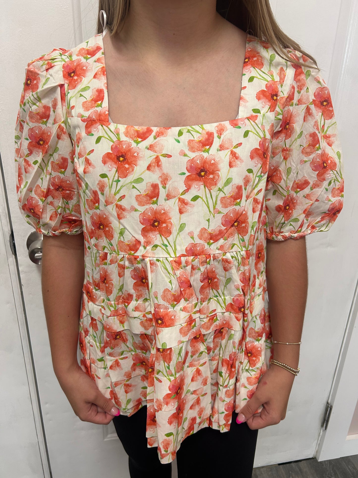 Easel Flowery Top With Sleeves