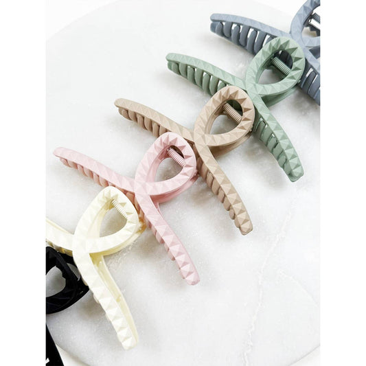 **DOORBUSTER** Embossed Loop Shape Jumbo Hair Claw