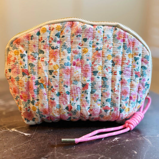 **DOORBUSTER**Vintage-Inspired Quilted Floral Cosmetic Case