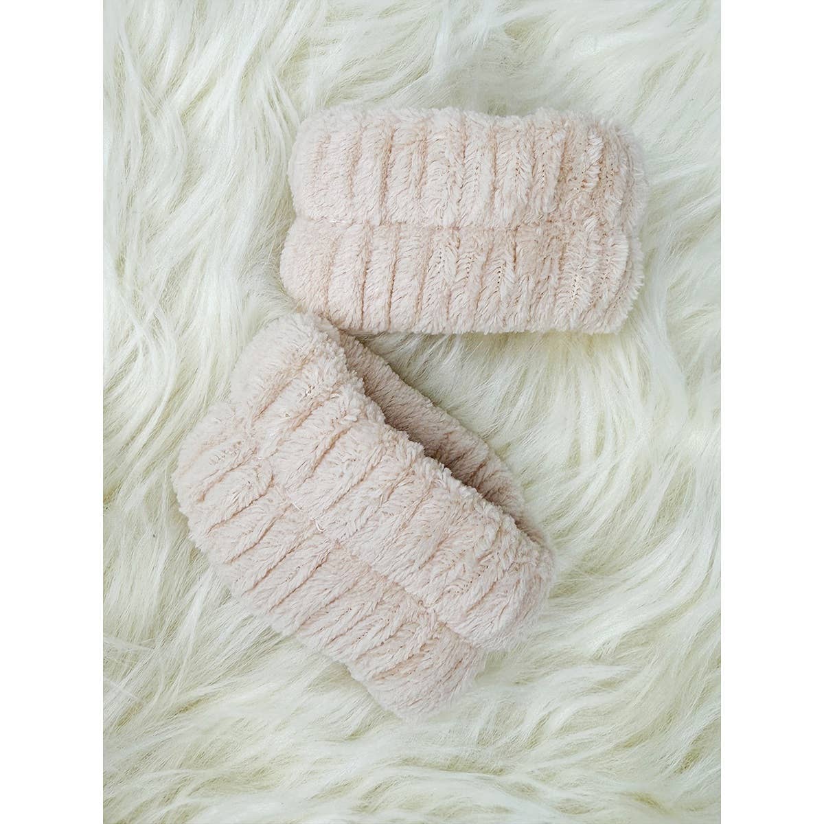 **DOORBUSTER**Neutral Tone Wrist Bands Towel Set